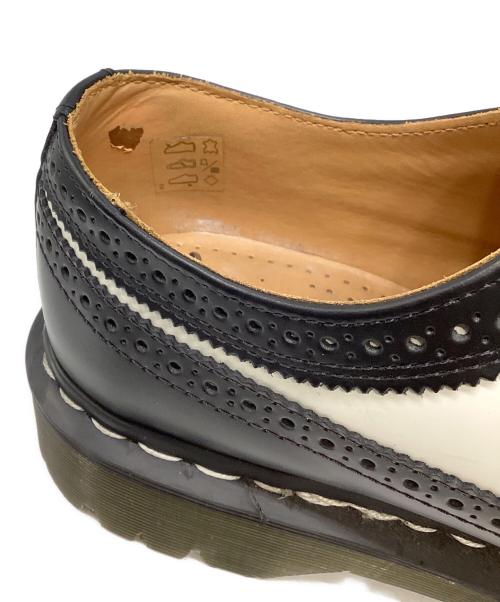 Dr.Martens（ドクターマーチン）Dr.Martens (ドクターマーチン) ウィングチップシューズ ブラック×ホワイト サイズ:27.5cmの古着・服飾アイテム