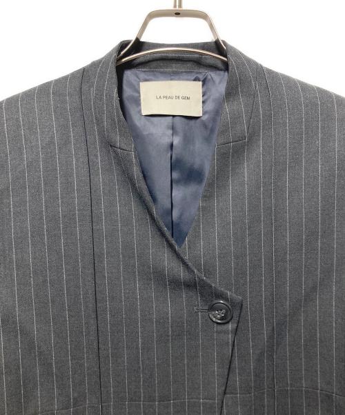 la peau de gem（ラポドゥジェム）la peau de gem (ラポドゥジェム) ピンタックノーカーラージャケット グレー サイズ:38の古着・服飾アイテム