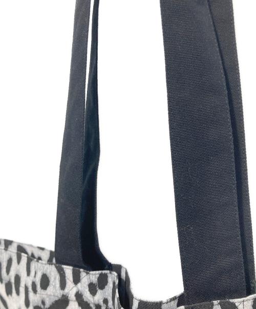 Saint Laurent Paris（サンローランパリ）Saint Laurent Paris (サンローランパリ) レオパードプリントトートバッグ ブラック×ホワイトの古着・服飾アイテム
