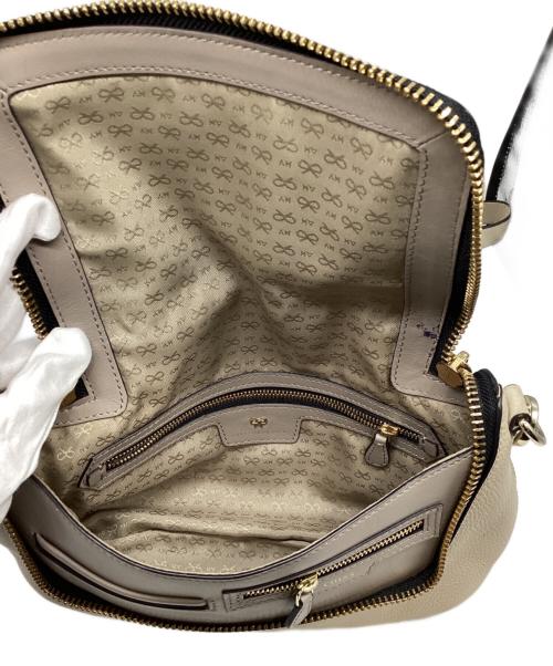 ANYA HINDMARCH（アニヤ・ハインドマーチ）ANYA HINDMARCH (アニヤ・ハインドマーチ) マキシジップ2WAYバッグ ベージュの古着・服飾アイテム