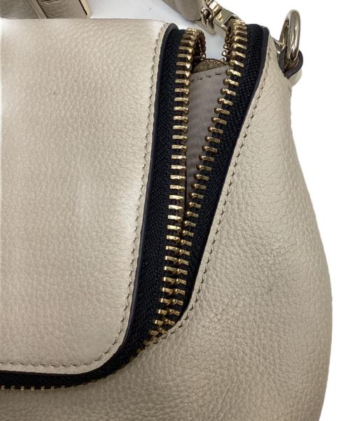 ANYA HINDMARCH（アニヤ・ハインドマーチ）ANYA HINDMARCH (アニヤ・ハインドマーチ) マキシジップ2WAYバッグ ベージュの古着・服飾アイテム