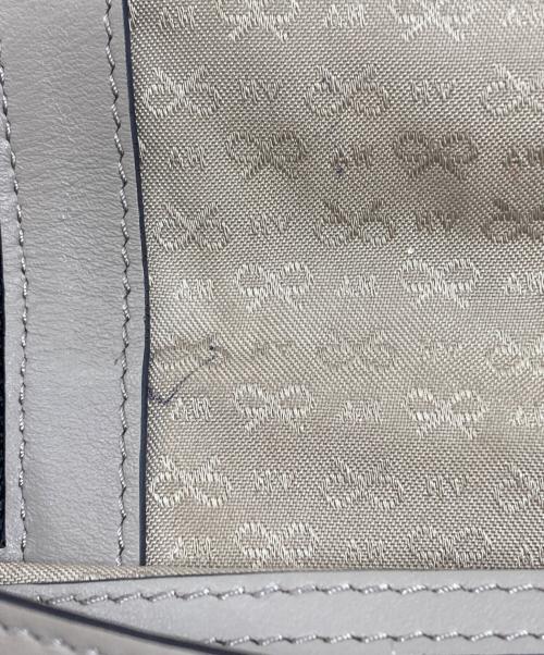 ANYA HINDMARCH（アニヤ・ハインドマーチ）ANYA HINDMARCH (アニヤ・ハインドマーチ) マキシジップ2WAYバッグ ベージュの古着・服飾アイテム