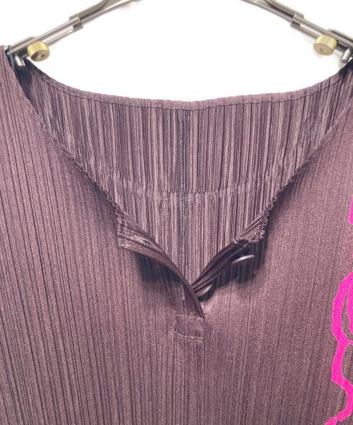 PLEATS PLEASE（プリーツプリーズ）PLEATS PLEASE (プリーツプリーズ) トーテムポール柄プリーツブラウス ボルドー サイズ:3の古着・服飾アイテム