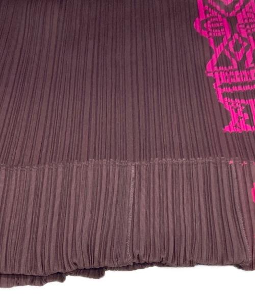 PLEATS PLEASE（プリーツプリーズ）PLEATS PLEASE (プリーツプリーズ) トーテムポール柄プリーツブラウス ボルドー サイズ:3の古着・服飾アイテム