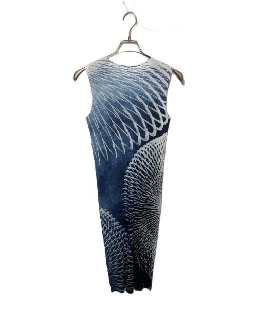 PLEATS PLEASE（プリーツプリーズ）PLEATS PLEASE (プリーツプリーズ) Motion Dressラインプリントワンピース ブルー×ブラック サイズ:4の古着・服飾アイテム