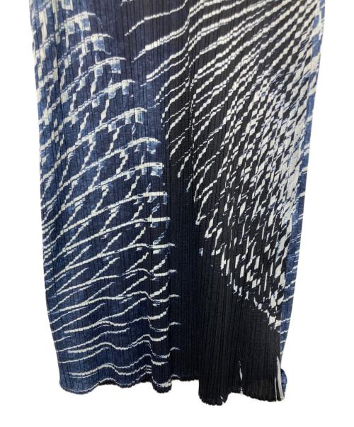PLEATS PLEASE（プリーツプリーズ）PLEATS PLEASE (プリーツプリーズ) Motion Dressラインプリントワンピース ブルー×ブラック サイズ:4の古着・服飾アイテム