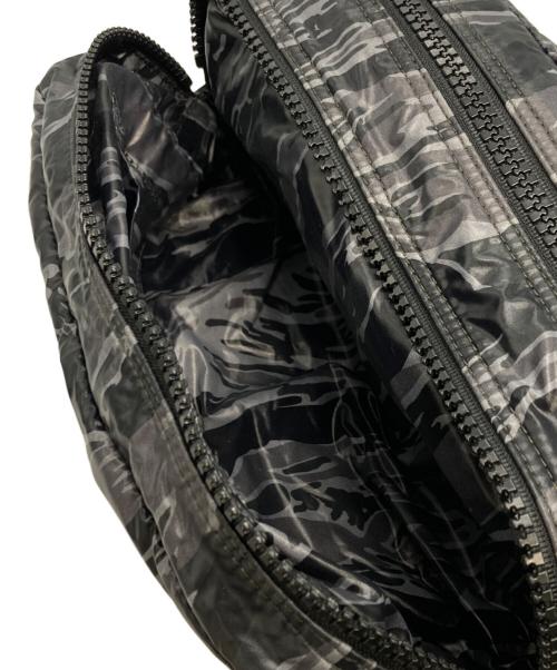 MONCLER（モンクレール）MONCLER (モンクレール) RIMOWA (リモワ) 迷彩柄アメニティポーチ グレーの古着・服飾アイテム