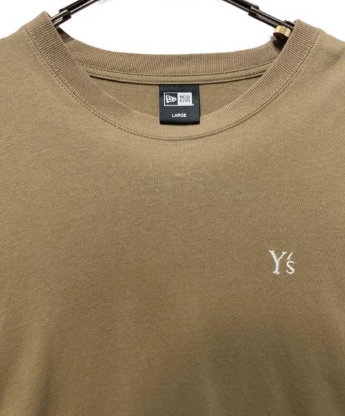 Y's（ワイズ）Y's (ワイズ) New Era (ニューエラ) ワンポイントカットソー ベージュ サイズ:Ｌの古着・服飾アイテム