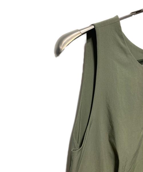 COCODEAL（ココディール）COCODEAL (ココディール) ブラトップ×バックオープンナイロンワンピース カーキ サイズ:2の古着・服飾アイテム