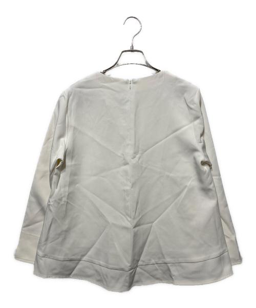 maison de Dolce.（メゾンドドルチェ）maison de Dolce. (メゾンドドルチェ) キーネックパールフレアブラウス ホワイト サイズ:freeの古着・服飾アイテム