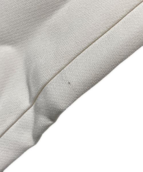 maison de Dolce.（メゾンドドルチェ）maison de Dolce. (メゾンドドルチェ) キーネックパールフレアブラウス ホワイト サイズ:freeの古着・服飾アイテム