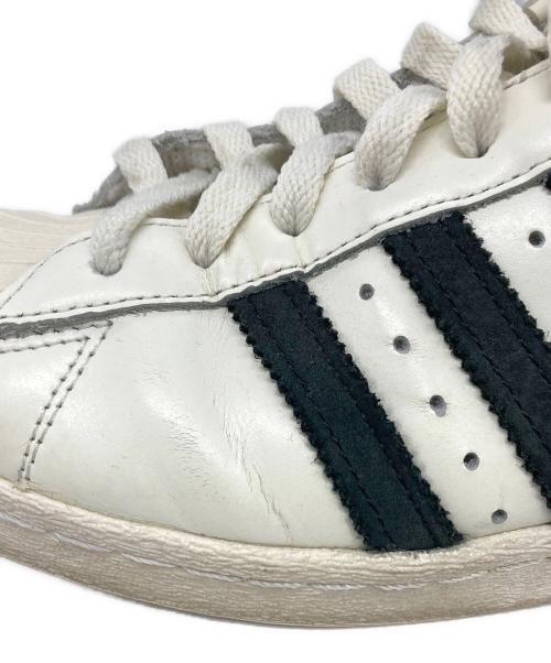 adidas（アディダス）adidas (アディダス) スニーカー ホワイト サイズ:27の古着・服飾アイテム