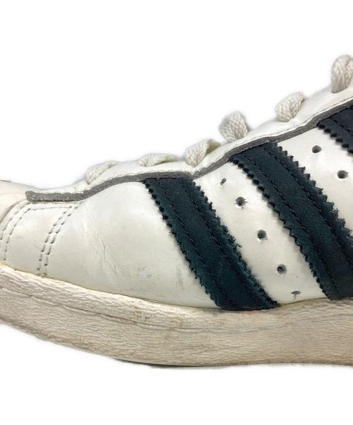 adidas（アディダス）adidas (アディダス) スニーカー ホワイト サイズ:27の古着・服飾アイテム