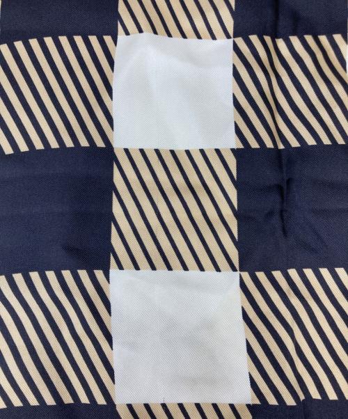 BURBERRY（バーバリー）BURBERRY (バーバリー) シルクスカーフ レッド×ベージュの古着・服飾アイテム