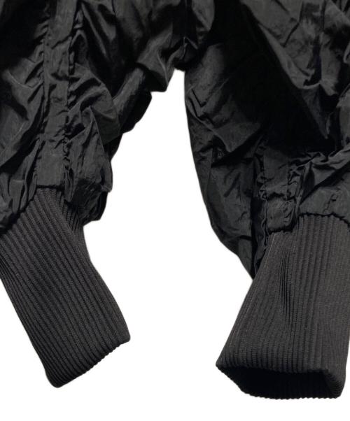 THINGS THAT MATTER（シングスザットマター）THINGS THAT MATTER (シングスザットマター) STONE NYLON GATHER PULLOVER ブラック サイズ:FREEの古着・服飾アイテム