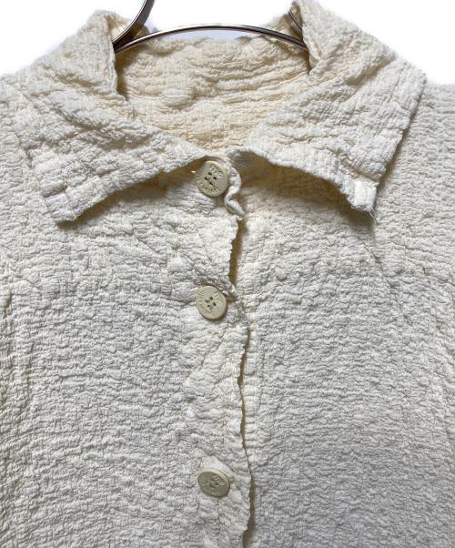 me ISSEY MIYAKE（ミーイッセイ ミヤケ）me ISSEY MIYAKE (ミーイッセイ ミヤケ) カリフラワープリーツジャケット ホワイト サイズ:表記なしの古着・服飾アイテム