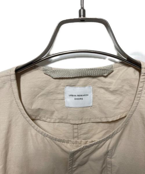 URBAN RESEARCH DOORS（アーバンリサーチドアーズ）URBAN RESEARCH DOORS (アーバンリサーチドアーズ) ノーカラーモッズコート ベージュ サイズ:Mの古着・服飾アイテム