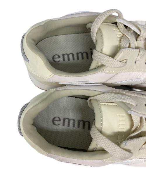 emmi（エミ）emmi (エミ) ソフトランニングスニーカー ベージュ サイズ:23の古着・服飾アイテム