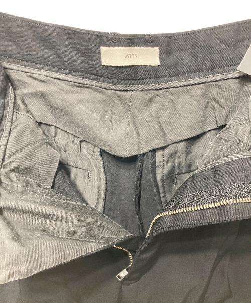 ATON（エイトン）ATON (エイトン) WOOL TROPICAL TAPERED EASY PANTS/ウールトロピカルテーパードパンツ ブラック サイズ:SIZE 2の古着・服飾アイテム