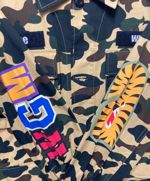 A BATHING APE（アベイシングエイプ）A BATHING APE (アベイシングエイプ) コットン カモ シャーク ワッペン ワークシャツジャケット ベージュ×カーキ サイズ:Mの古着・服飾アイテム