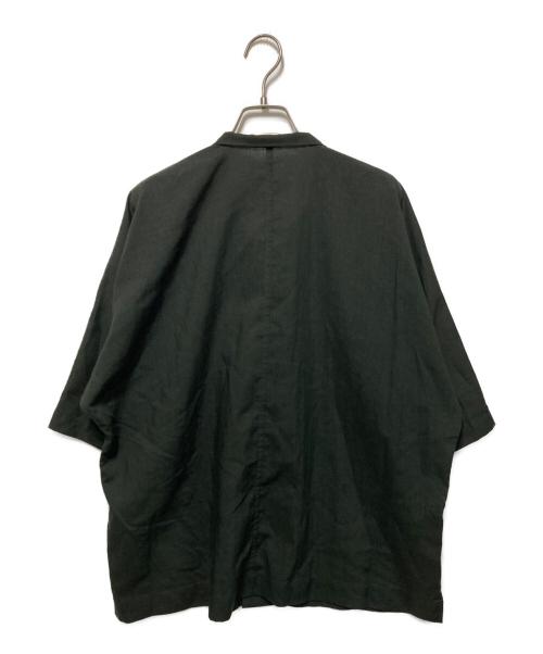 HOMME PLISSE ISSEY MIYAKE（オム プリッセ イッセイ ミヤケ）HOMME PLISSE ISSEY MIYAKE (オム プリッセ イッセイ ミヤケ) ポリエステルリネンスタンドカラー ドルマンシャツ グリーン サイズ:2の古着・服飾アイテム