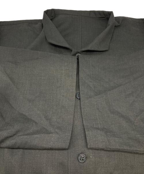 HOMME PLISSE ISSEY MIYAKE（オム プリッセ イッセイ ミヤケ）HOMME PLISSE ISSEY MIYAKE (オム プリッセ イッセイ ミヤケ) ポリエステルリネンスタンドカラー ドルマンシャツ グリーン サイズ:2の古着・服飾アイテム