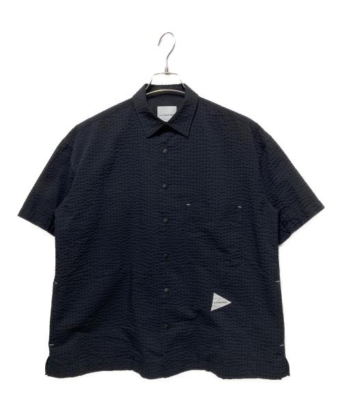 and wander（アンドワンダー）and wander (アンドワンダー) dry soft seersucker SS shirt/ドライソフトシアサッカーシャツ ブラック サイズ:Ｓの古着・服飾アイテム