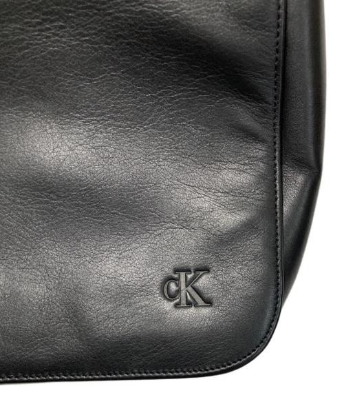 Calvin Klein（カルバンクライン）Calvin Klein (カルバンクライン) メッセンジャーバッグ ブラックの古着・服飾アイテム