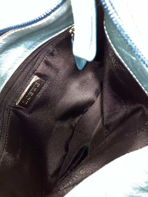 LOEWE（ロエベ）LOEWE (ロエベ) アナグラムスタッズキャンバスワンショルダーバッグ ブルー×ホワイトの古着・服飾アイテム