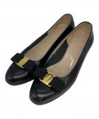Salvatore Ferragamoサルヴァトーレ フェラガモ）の古着「ヴァラリボンパンプス」｜ブラック