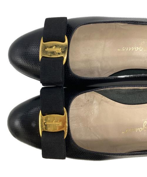 Salvatore Ferragamo（サルヴァトーレ フェラガモ）Salvatore Ferragamo (サルヴァトーレ フェラガモ) ヴァラリボンパンプス ブラック サイズ:6　1/2の古着・服飾アイテム