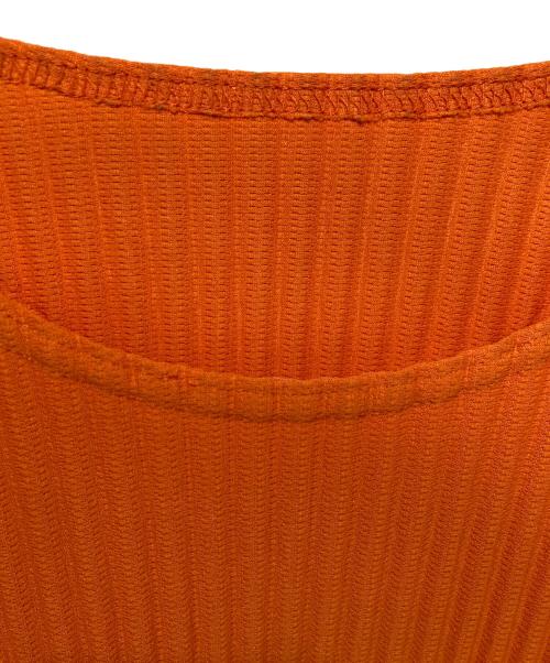 HOMME PLISSE ISSEY MIYAKE（オム プリッセ イッセイ ミヤケ）HOMME PLISSE ISSEY MIYAKE (オム プリッセ イッセイ ミヤケ) S/Sプリーツカットソー オレンジ サイズ:2の古着・服飾アイテム