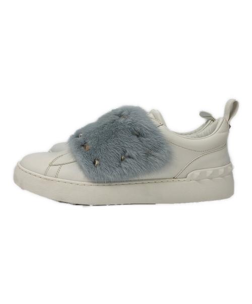 VALENTINO（ヴァレンティノ）VALENTINO (ヴァレンティノ) スタッズファースニーカー ホワイト サイズ:41の古着・服飾アイテム
