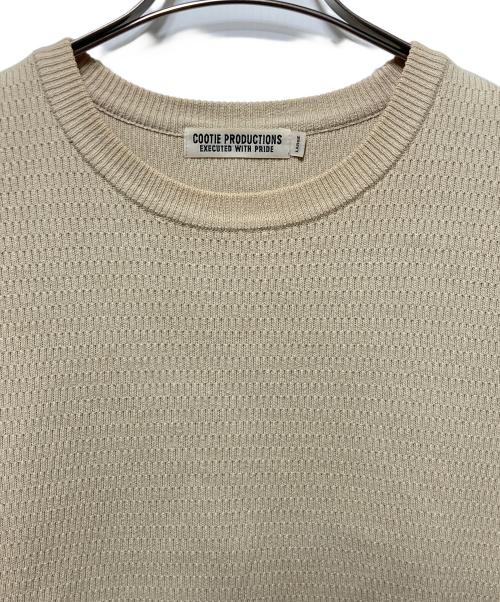 COOTIE PRODUCTIONS（クーティープロダクツ）COOTIE PRODUCTIONS (クーティープロダクツ) クルーネックニット ベージュ サイズ:Ｌの古着・服飾アイテム