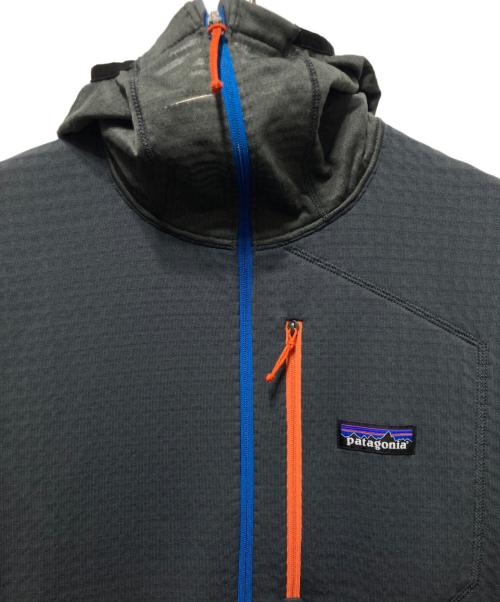 Patagonia（パタゴニア）Patagonia (パタゴニア) R1 Pullover Hoody/R1プルオーバー・フーディ グレー サイズ:Ｍの古着・服飾アイテム