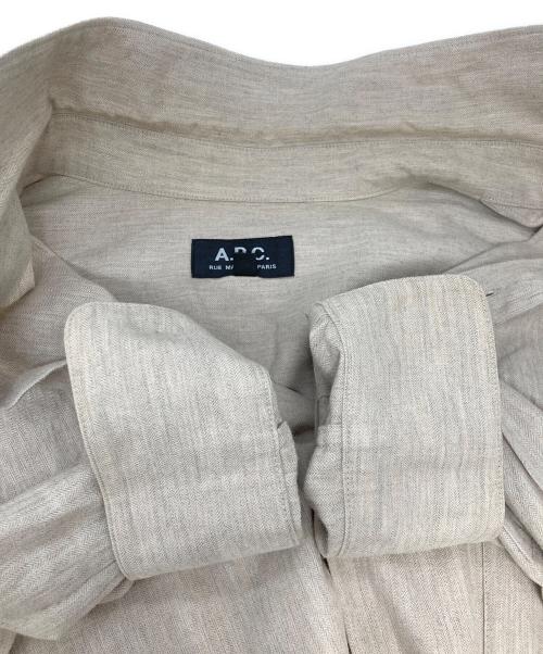 A.P.C.（アーペーセー）A.P.C. (アーペーセー) ロゴ刺繍シャツ ベージュ サイズ:Sの古着・服飾アイテム