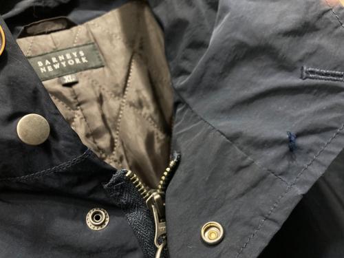 BARNEYS NEWYORK（バーニーズ・ニューヨーク）BARNEYS NEWYORK (バーニーズ・ニューヨーク) ナイロンフーデットコート ネイビー サイズ:XLの古着・服飾アイテム