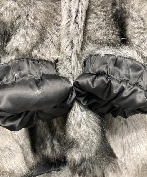 X-GIRL（エックスガール）X-GIRL (エックスガール) LOGO PATCHED FAUX FUR HOODED JACKET グレー サイズ:Sの古着・服飾アイテム