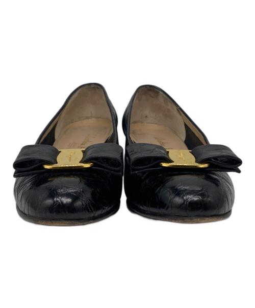 Salvatore Ferragamo（サルヴァトーレ フェラガモ）Salvatore Ferragamo (サルヴァトーレ フェラガモ) ヴァラパンプス ブラック サイズ:6　1/2の古着・服飾アイテム