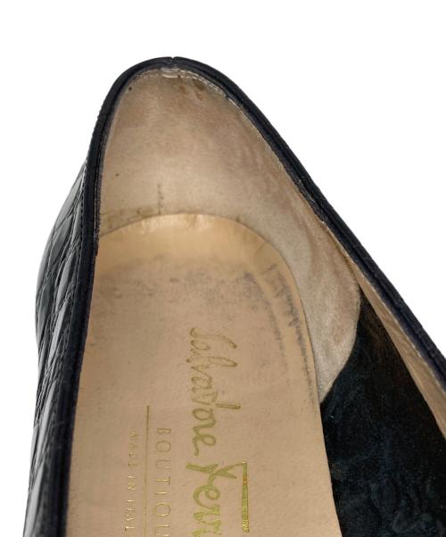 Salvatore Ferragamo（サルヴァトーレ フェラガモ）Salvatore Ferragamo (サルヴァトーレ フェラガモ) ヴァラパンプス ブラック サイズ:6　1/2の古着・服飾アイテム