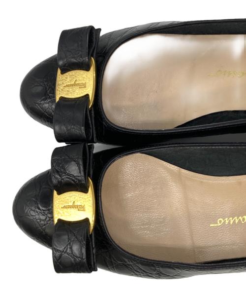 Salvatore Ferragamo（サルヴァトーレ フェラガモ）Salvatore Ferragamo (サルヴァトーレ フェラガモ) ヴァラパンプス ブラック サイズ:6　1/2の古着・服飾アイテム