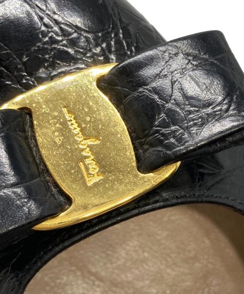 Salvatore Ferragamo（サルヴァトーレ フェラガモ）Salvatore Ferragamo (サルヴァトーレ フェラガモ) ヴァラパンプス ブラック サイズ:6　1/2の古着・服飾アイテム
