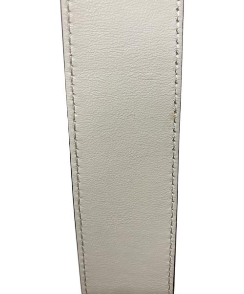 JIMMY CHOO（ジミーチュウ）JIMMY CHOO (ジミーチュウ) スタッズロゴショルダーバッグ ホワイトの古着・服飾アイテム