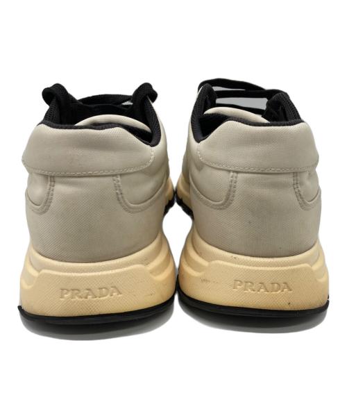 PRADA（プラダ）PRADA (プラダ) ロゴスニーカー グレージュ サイズ:6の古着・服飾アイテム