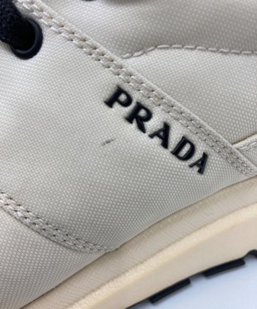 PRADA（プラダ）PRADA (プラダ) ロゴスニーカー グレージュ サイズ:6の古着・服飾アイテム