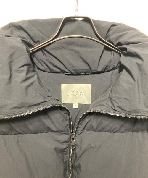 STUDIO NICHOLSON（スタジオ ニコルソン）STUDIO NICHOLSON (スタジオ ニコルソン) INJECTION DOWN SHORT JACKET OJECT ブラック サイズ:Mの古着・服飾アイテム