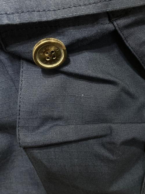 KENZO PARIS（ケンゾー・パリ）KENZO PARIS (ケンゾー・パリ) フラワーボタンカーゴパンツ ネイビー サイズ:38の古着・服飾アイテム