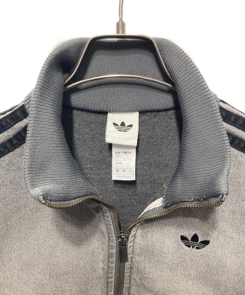 adidas（アディダス）adidas (アディダス) アディカラー デニム トラックトップ グレー サイズ:Mの古着・服飾アイテム