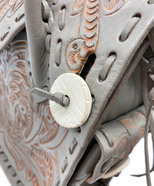 Carving Tribes（カービングトライブス）Carving Tribes (カービングトライブス) バッグ グレーの古着・服飾アイテム