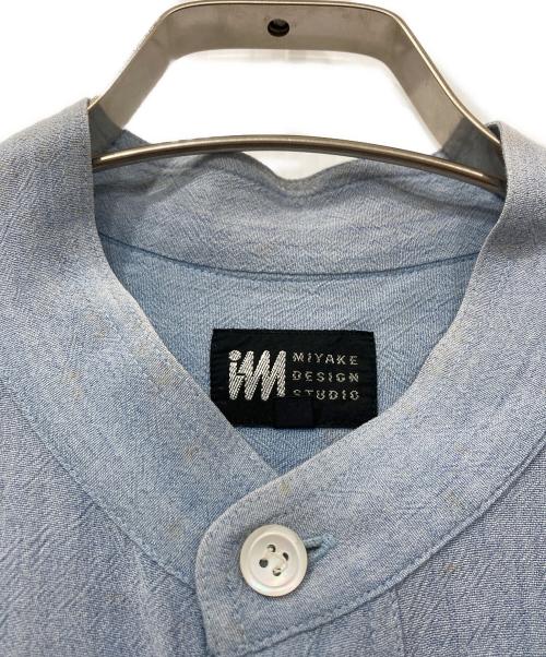 ISSEY MIYAKE（イッセイミヤケ）ISSEY MIYAKE (イッセイミヤケ) レーヨン混バンドカラーシャツ ブルー サイズ:Ｍの古着・服飾アイテム